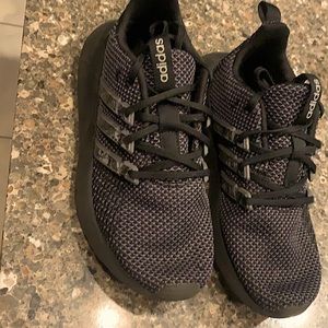 Boys size 4 Adidas, Black